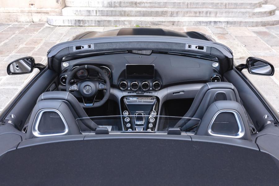 Интерьер Mercedes-AMG GT C Roadster Edition 50 (R190) 2017 года  (фото 11 из 26)